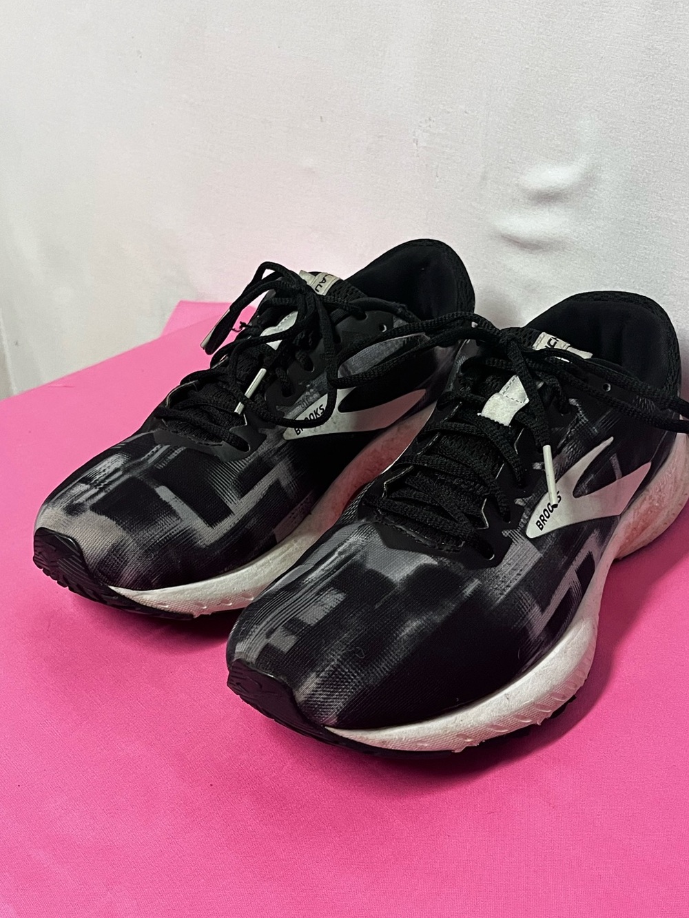 Brooks Launch 6 Womens Size 8.5 Black White Running Shoes Neutral Gym Girl - Picture 12 of 12
